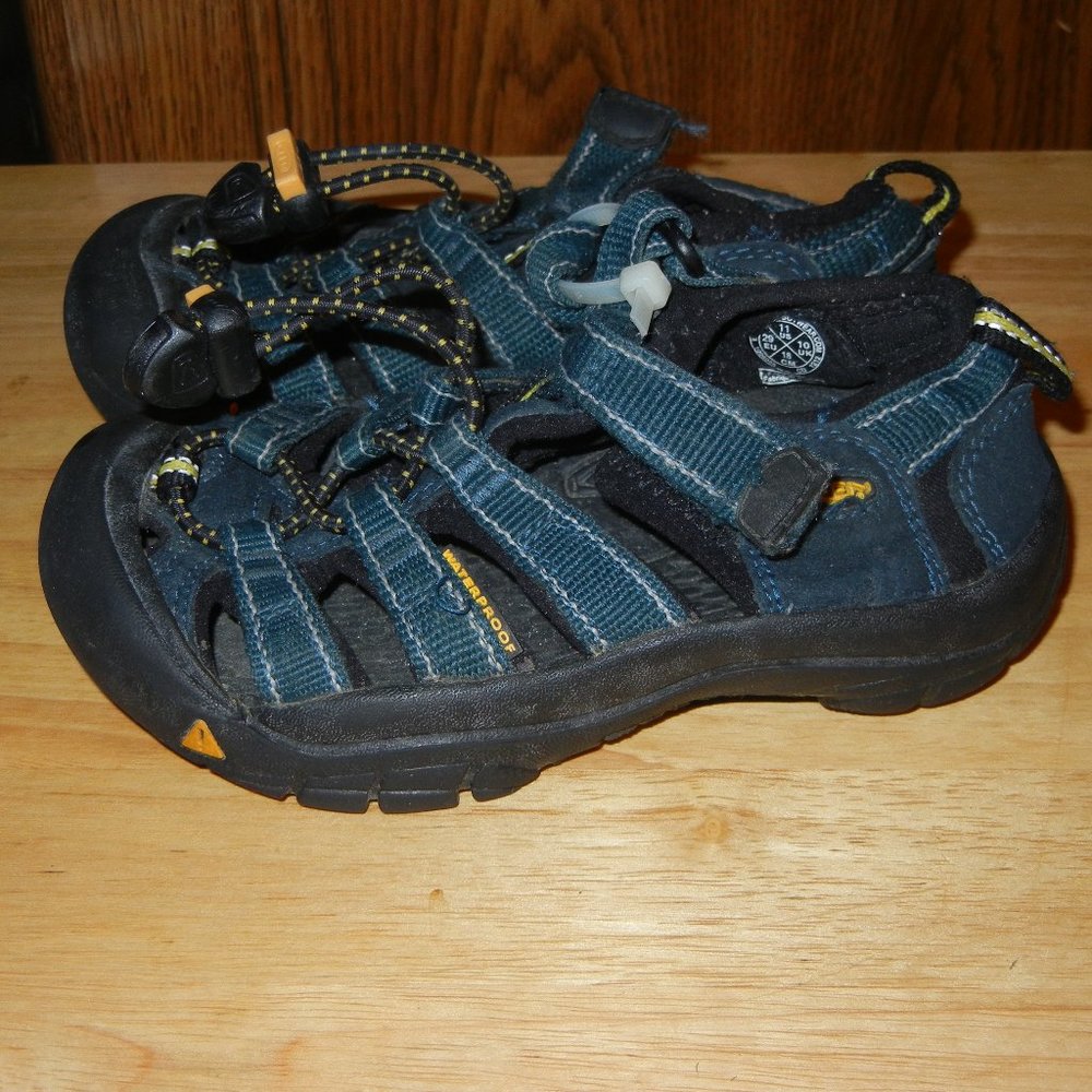 Keen Navy Water Play Outside sandlas size 11 Boy